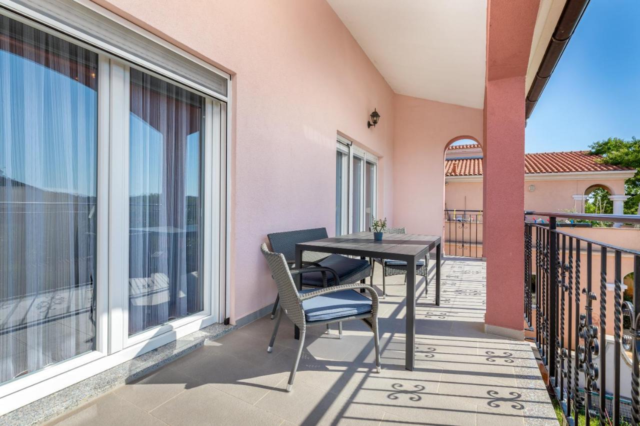 Apartman Vera Pula Bagian luar foto